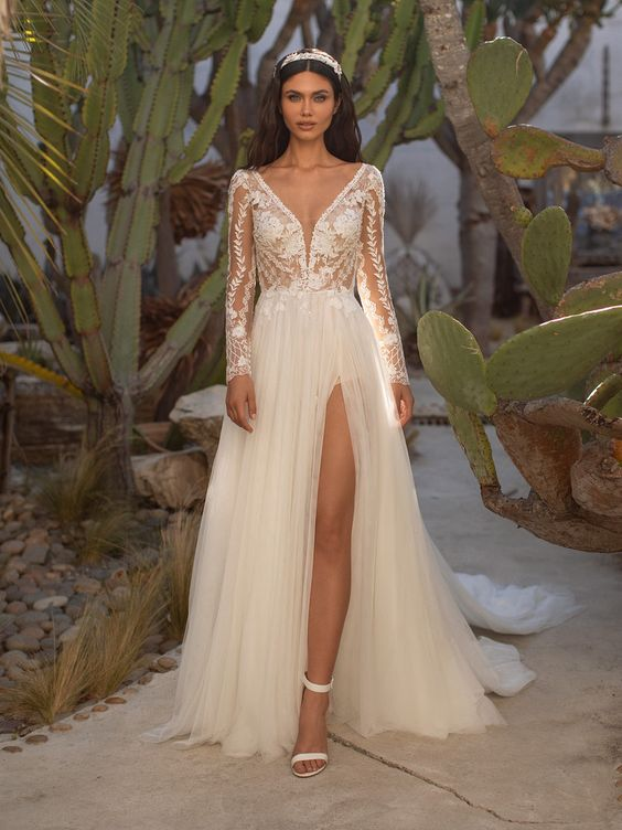 Imagem Com Vestido Com Fenda De Noiva Transparente