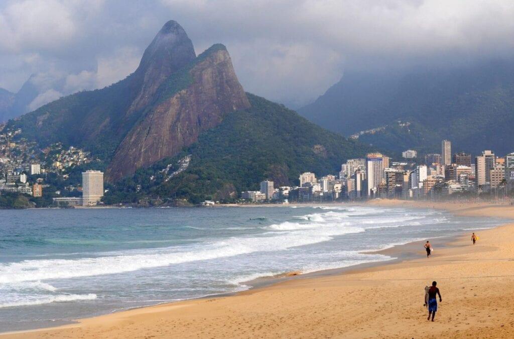COUNTRIES OPEN TO AMERICAN TOURIST