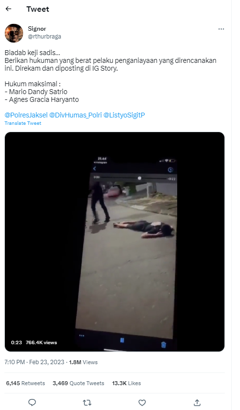 Cuitan @rthurbraga yang memperlihatkan video penganiayaan David (korban) oleh Mario dan teman-temannya. (Sumber: Twitter  @rthurbraga) 