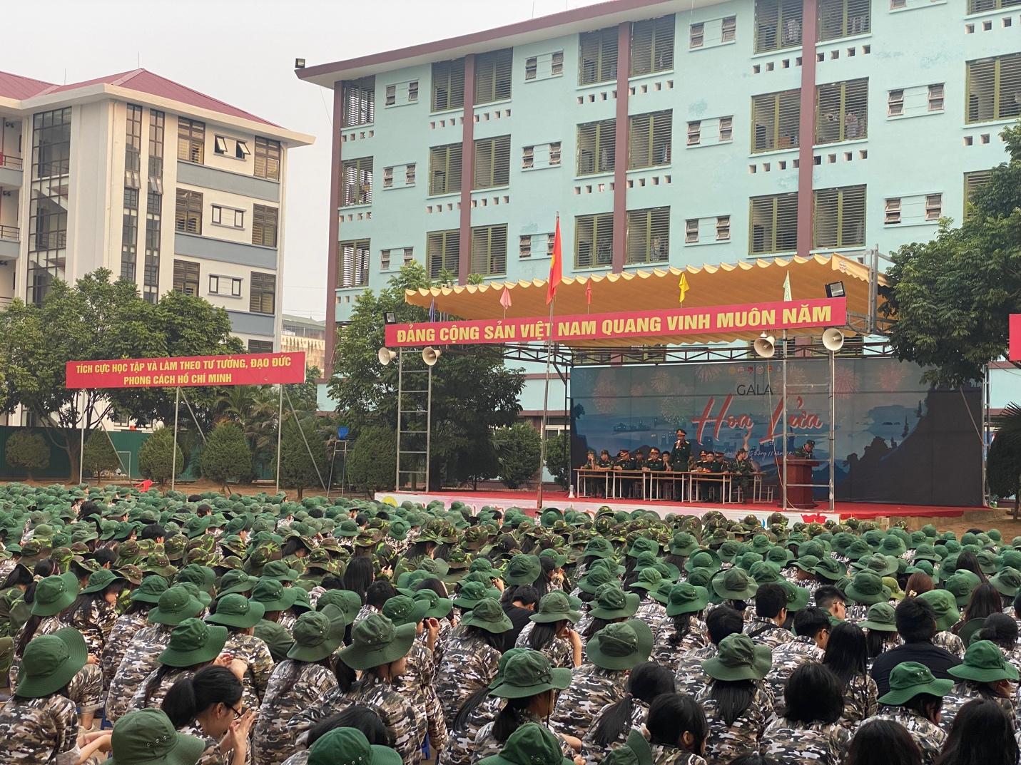 A large group of people in green hats in front of a building</p>
<p>Description automatically generated with low confidence