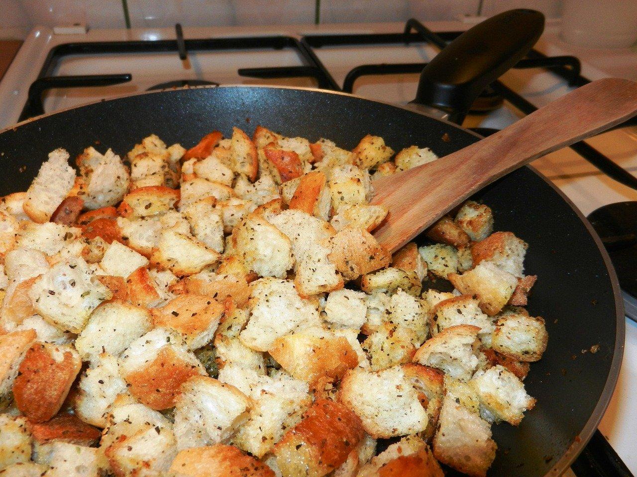 crouton bisa menjadi sumber kalori ringan untuk makan malam