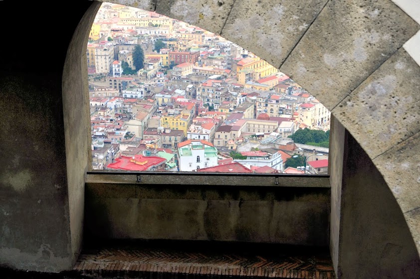 Неаполь. Слухи о ... (нужное вставить) ... сильно преувеличены.