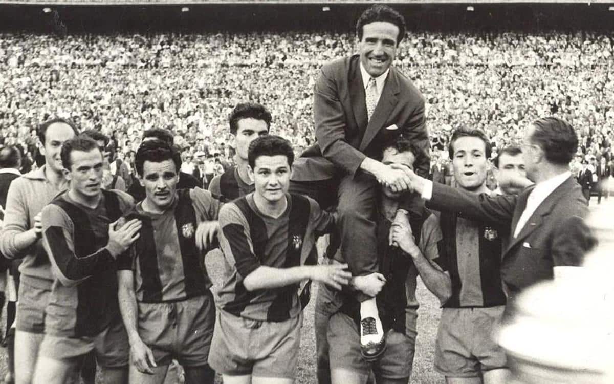 Helenio Herrera, warmed up by his players, during his time as Barça coach.