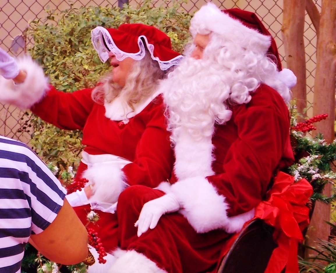 Santa and Mrs Claus.JPG