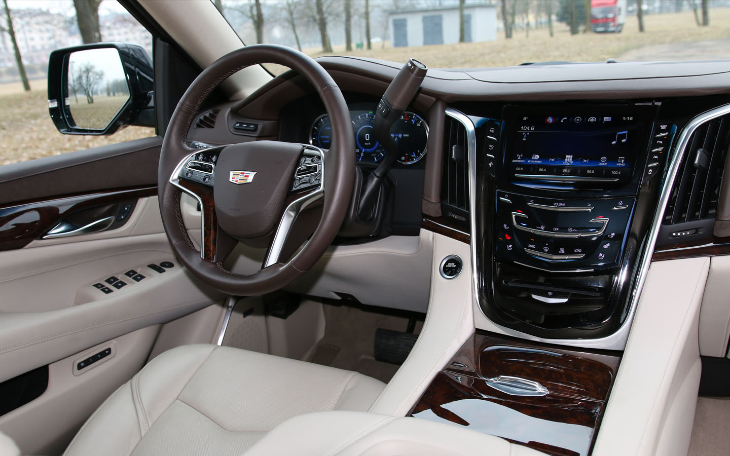 cars with the biggest screens: Chevrolet escalade interior