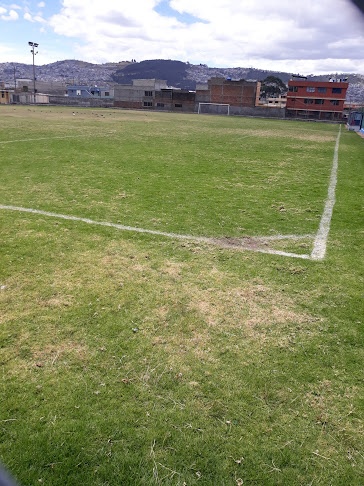 Opiniones de Liga Barrial Simon Bolivar en Quito - Campo de fútbol