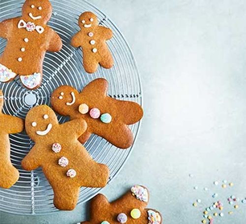 Iced gingerbread men on a circular wire tray