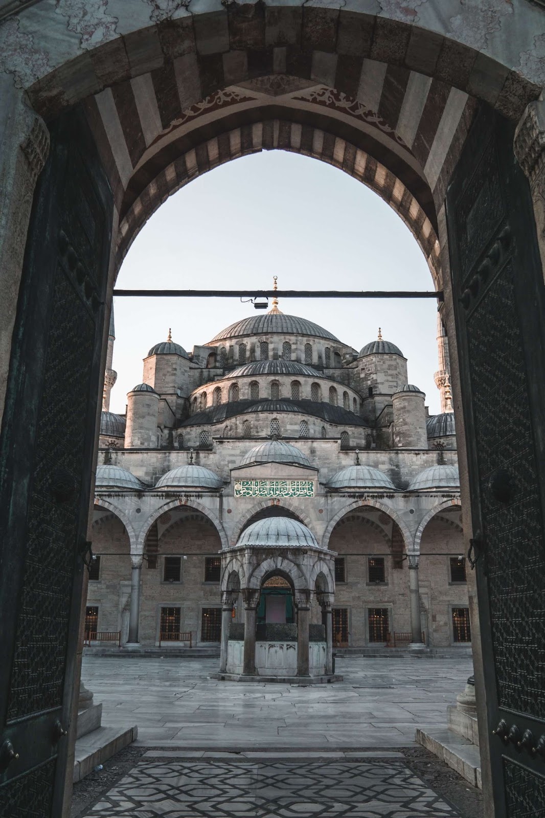 2 days in Istanbul itinerary, the interiors of the Blue Mosque