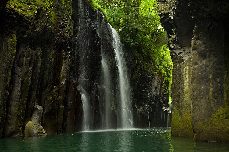 Takachiho Gorge photo courtesy of Wikimedia Commons and Max Smith