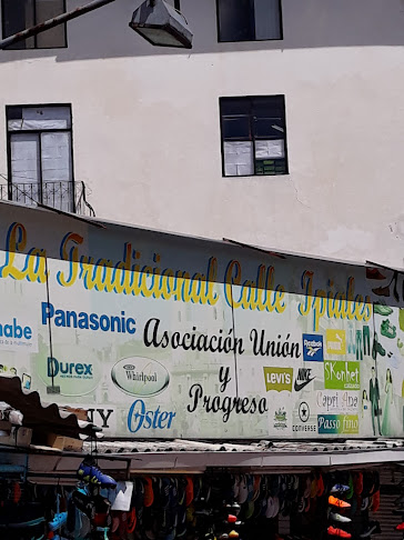 QFJP+Q2W La Tradicional Calle Ipiales, Calle Chile, S/N, Quito