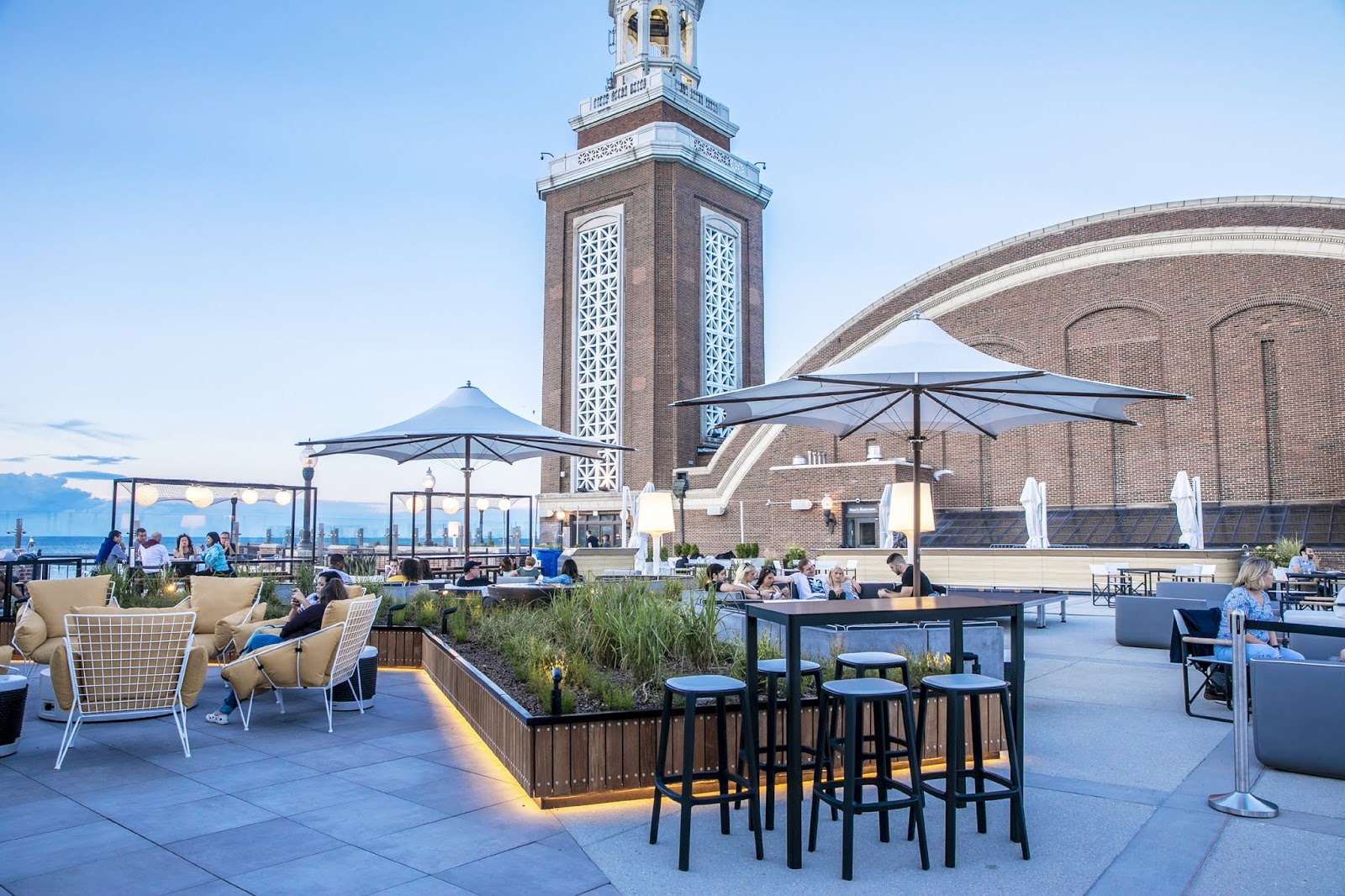 rooftop dining lounge in chicago