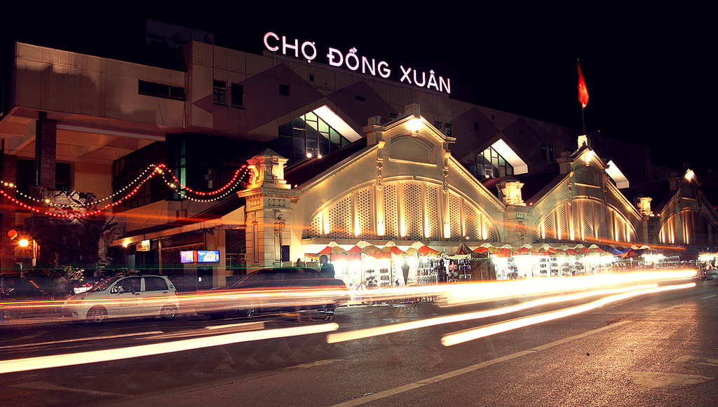 Chợ Đồng Xuân về đêm (Nguồn: Internet)