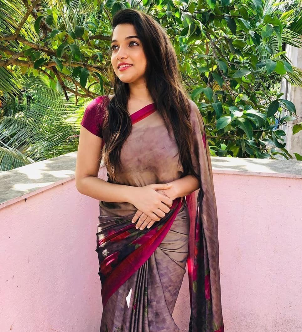 Marathi Actress Jahnavi Kiran Killekar HD Saree photos
