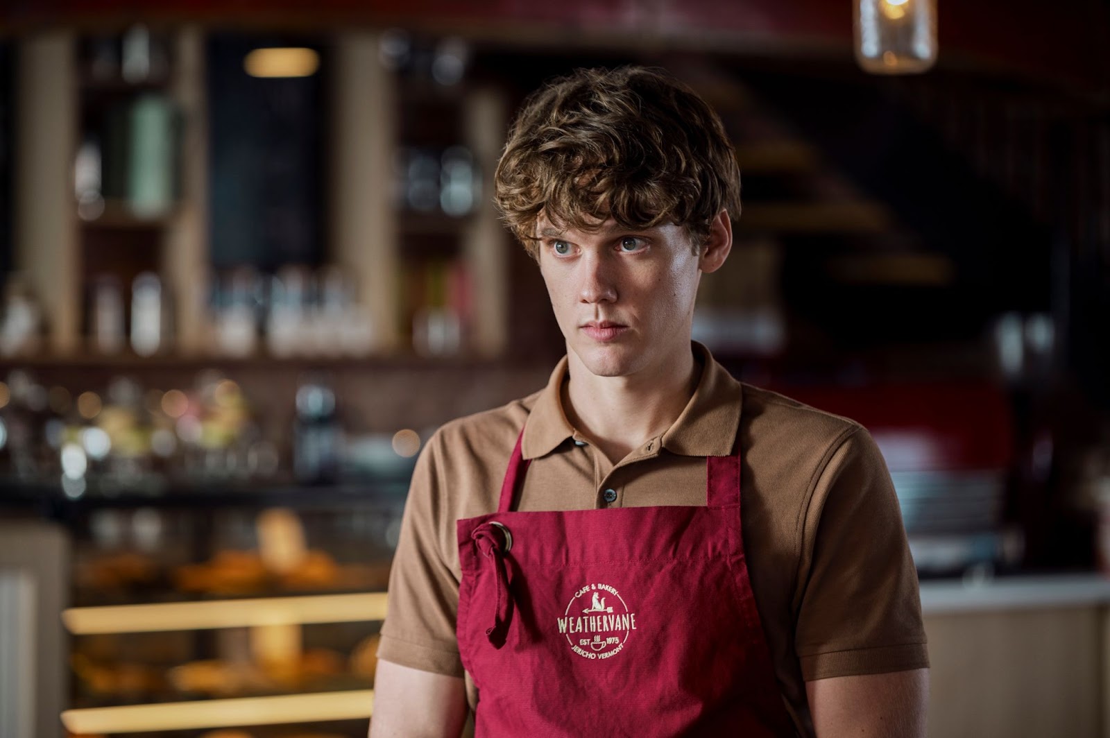 Masih inget Tyler, si ganteng yang mengecoh kita dengan tatapan manisnya? Yup, sepertinya kasus Hyde-nya si Tyler ini akan berlanjut di season 2. (Foto: Netflix)