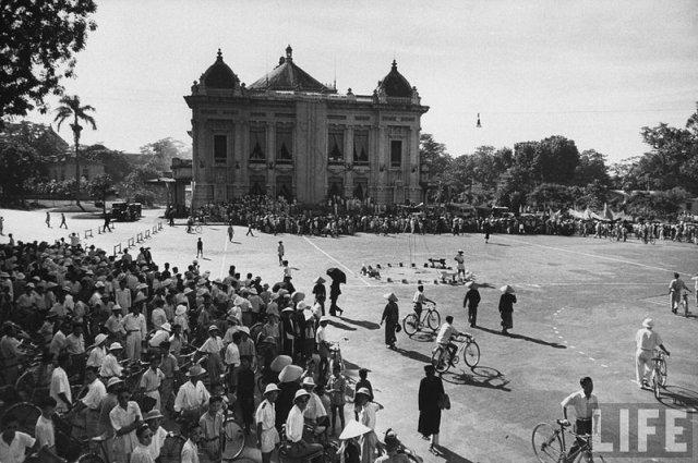 Vua Bảo Đại đã công bố bản Tuyên Ngôn Độc Lập vào ngày 11-3-1945 và Thủ tướng Trần Trọng Kim ra mắt quốc dân đồng bào 17-4-1945