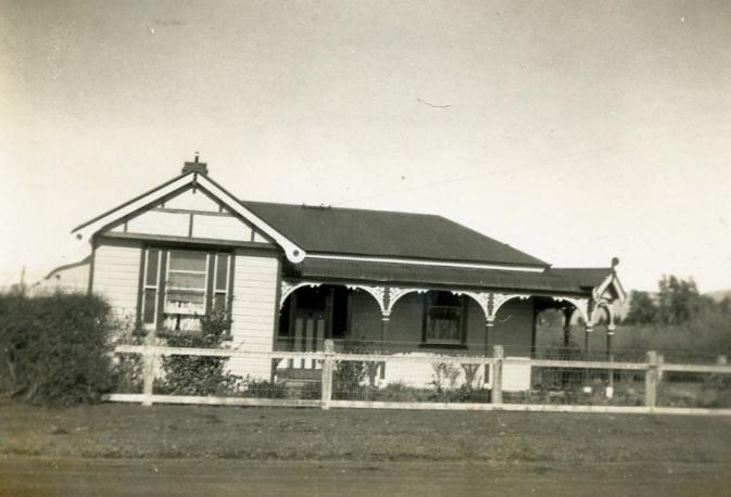 A house with a fence around it

Description automatically generated with low confidence