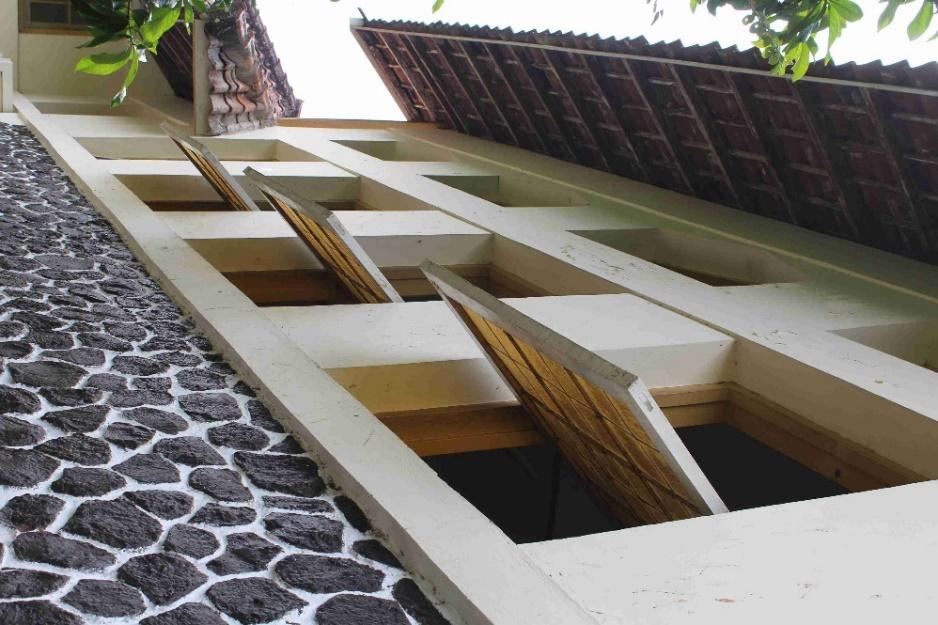 E:\DISBUD DIY\ANUGERAH KEBUDAYAAN\2021\kecilin susteran Boro\kecilin_jendela atas kapel dari luar.jpeg