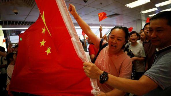 香港发生多起亲中群体围殴反送中民众事件