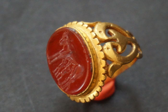 Перстень из сердолика с печатью