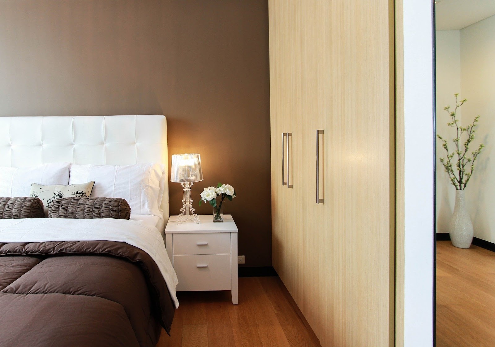 Bedroom furniture with fitted wardrobes