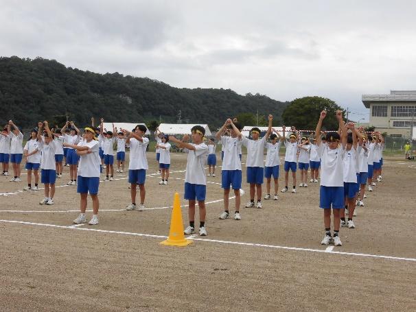 屋外, グループ, 民衆, 人 が含まれている画像

自動的に生成された説明