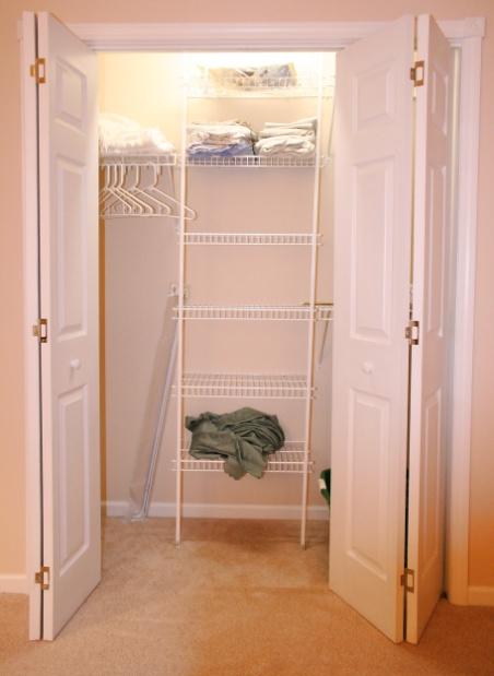 File:Wall-closet.jpg - Wikimedia Commons