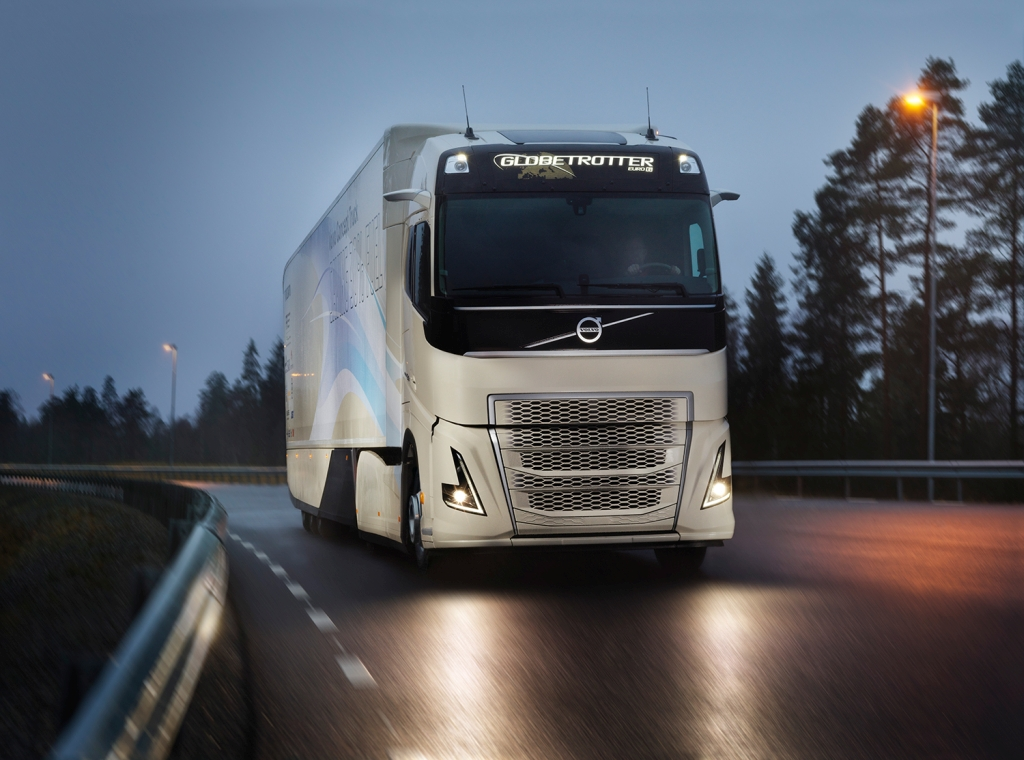 вантажівка Volvo FH включає у вартість медстраховку фото