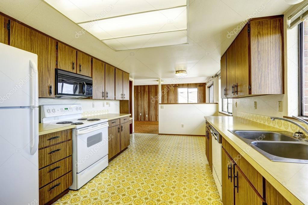 Linoleum Kitchen in Yellow | WeServe