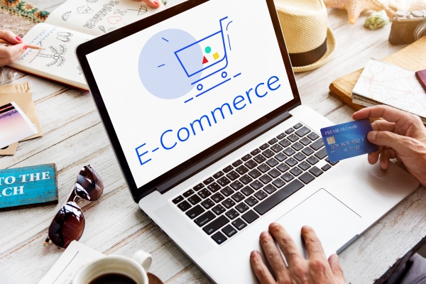 laptop-eCommerce-online-shopping-credit-card