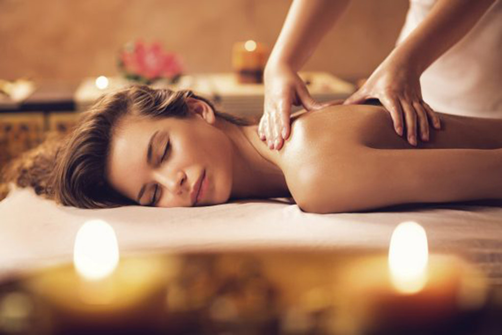  Massage bằng tinh dầu giúp thư giãn cơ thể và thoải mái chìm vào giấc ngủ sâu