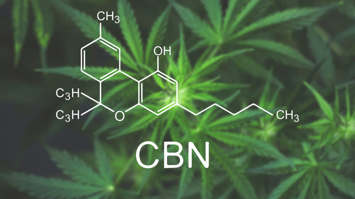 structure chimique du CBN, feuilles de cannabis en fond