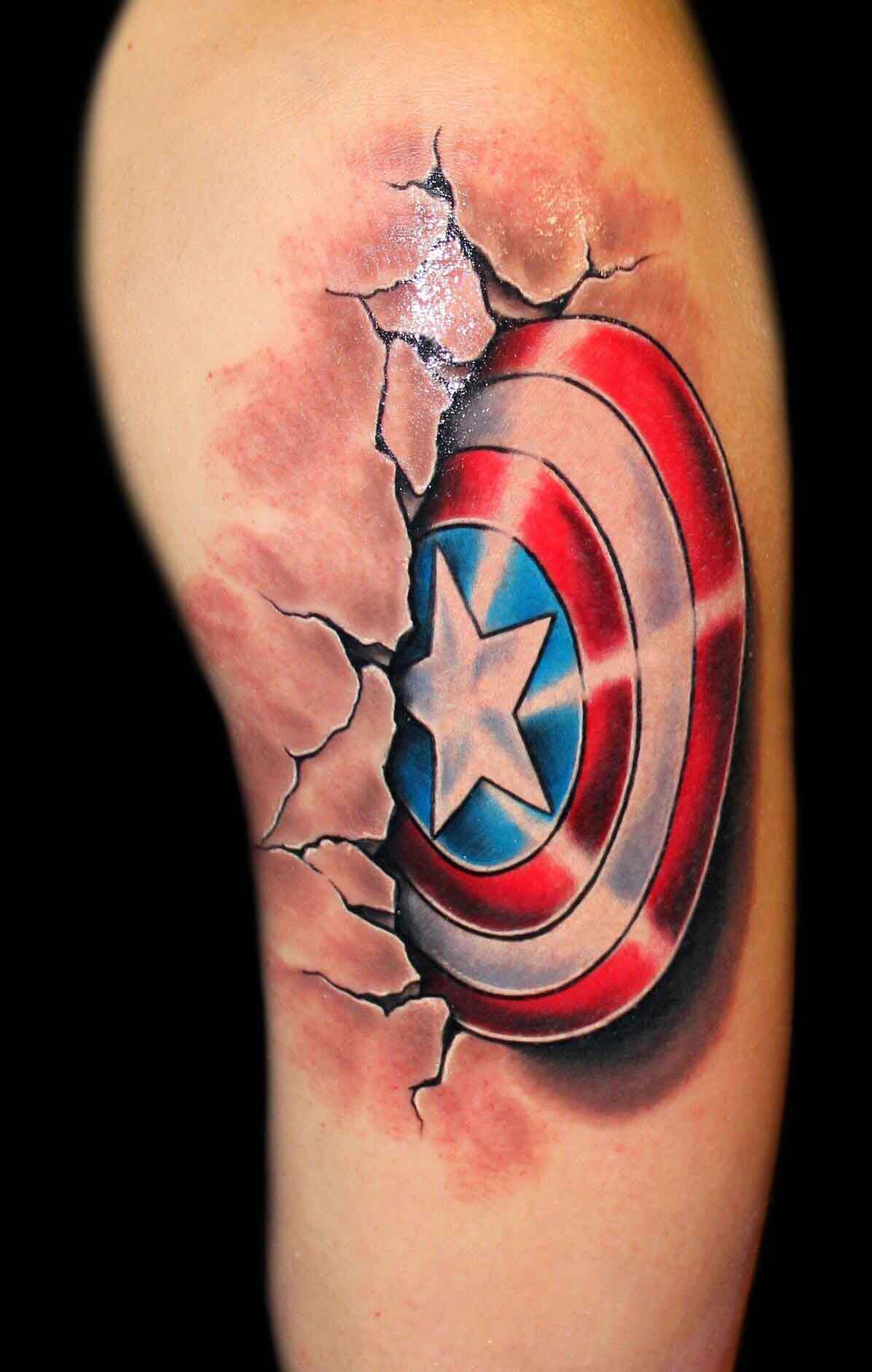 ลายสัก Marvel หัวไหล่