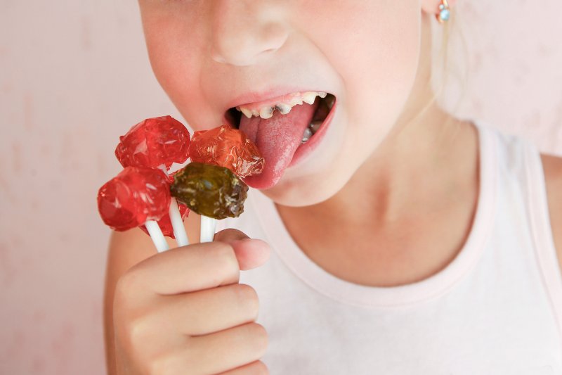 Đồ ngọt là một trong những tác nhân gây sâu răng