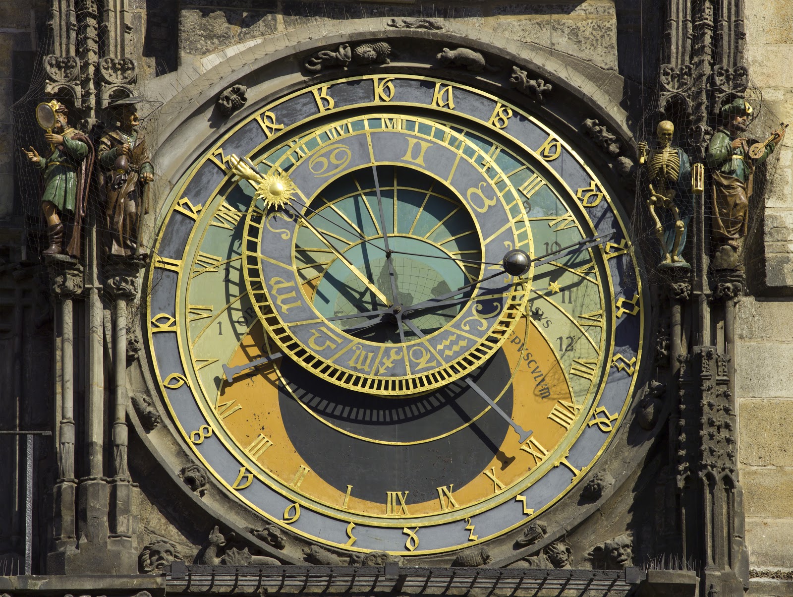 https://upload.wikimedia.org/wikipedia/commons/2/2d/Czech-2013-Prague-Astronomical_clock_face.jpg