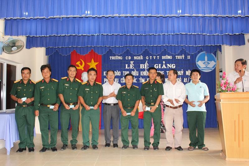 D:\Le be giang lop TKCN khoa 41-2015\IMG_8575.jpg