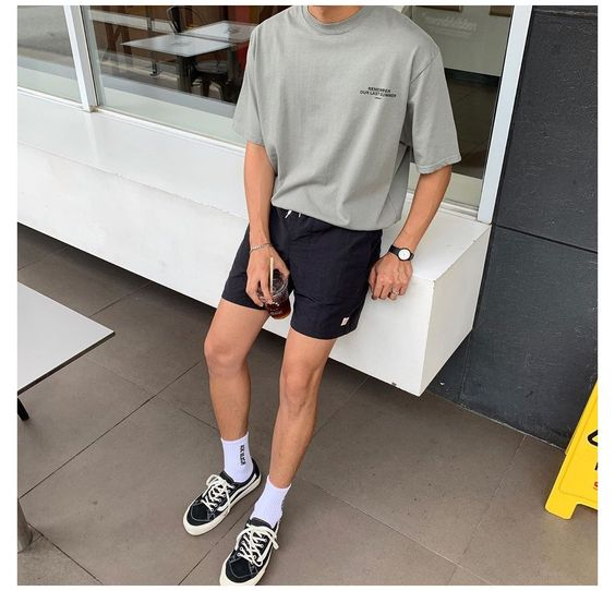 Quần short nam là một item thời trang cực cực hữu ích cho những chàng trai phong cách