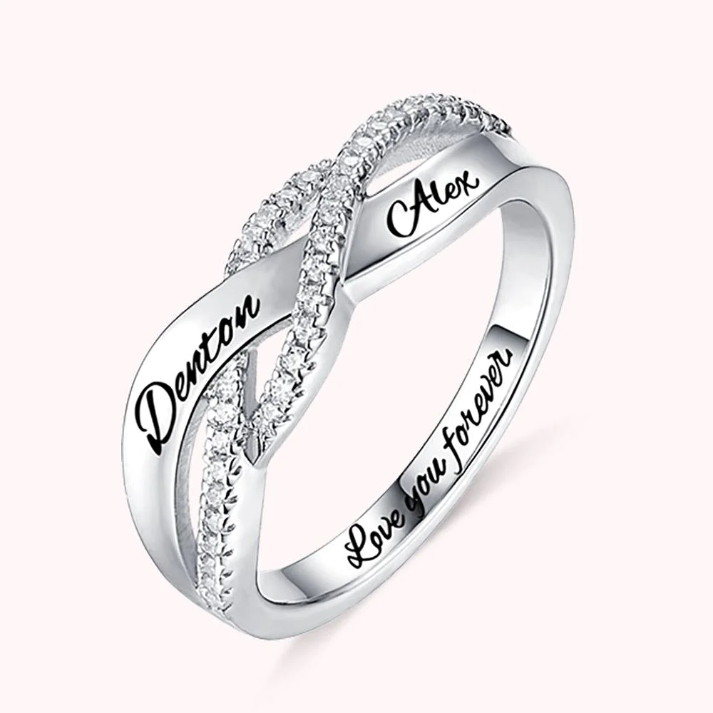 bague torsadée en argent avec double prénom et texte personnalisé “Love you forever.”