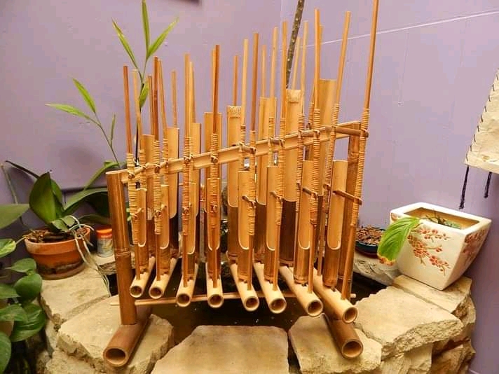 Angklung terbuat dari