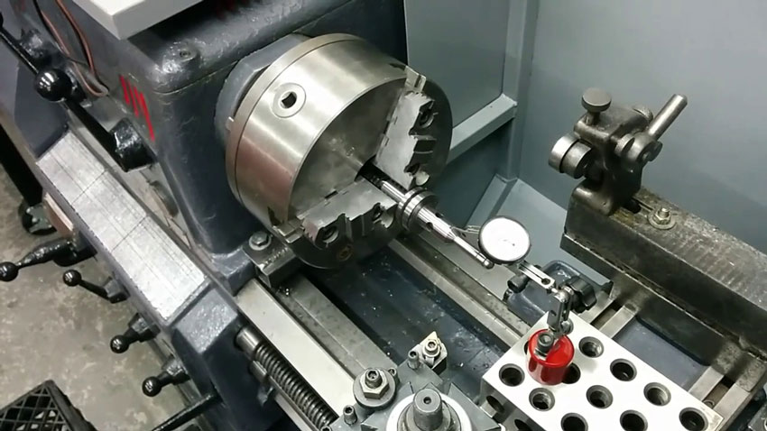 Cách sử dụng mâm cặp máy tiện sẽ giúp đảm bảo an toàn và giảm thiểu tai nạn