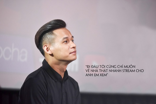 Độ Mixi có một niềm đam mê mãnh liệt với game và stream game 