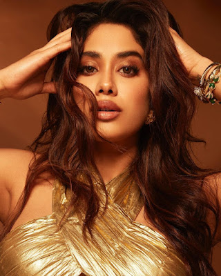 Biography/Wiki of Janhvi Kapoor, Age,  Upcoming movie, songs, Height, Family, Boyfriend, luxurious lifestyle. About Janhvi Kapoor, Facts, Image of janhvi Kapoor, photo of janhvi Kapoor.