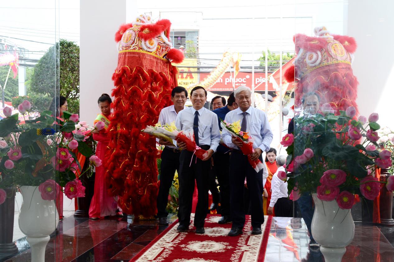 5. Các đại biểu tham quan Khách sạn Bông Hồng
