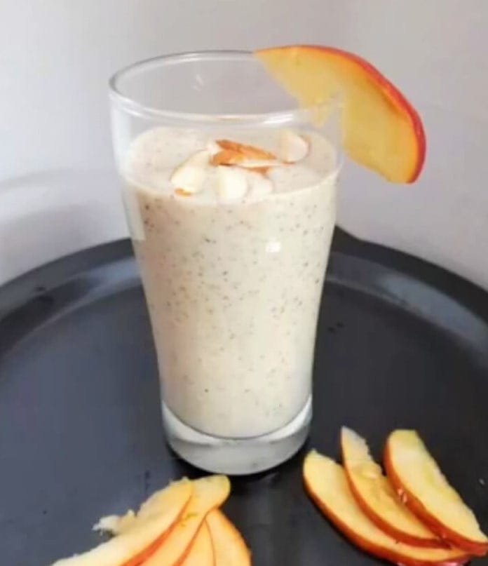 Smoothie with chia seeds with apple
