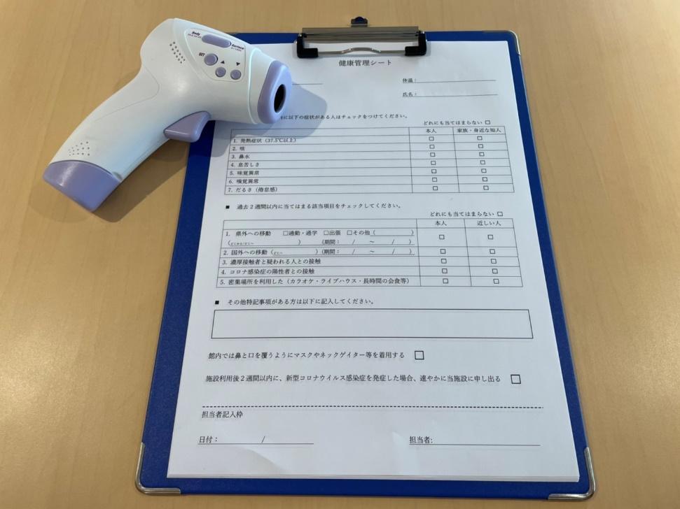 文字の書かれた紙

中程度の精度で自動的に生成された説明