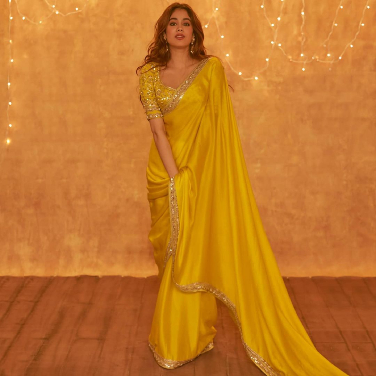 Janhvi Kapoor Stunning Look
