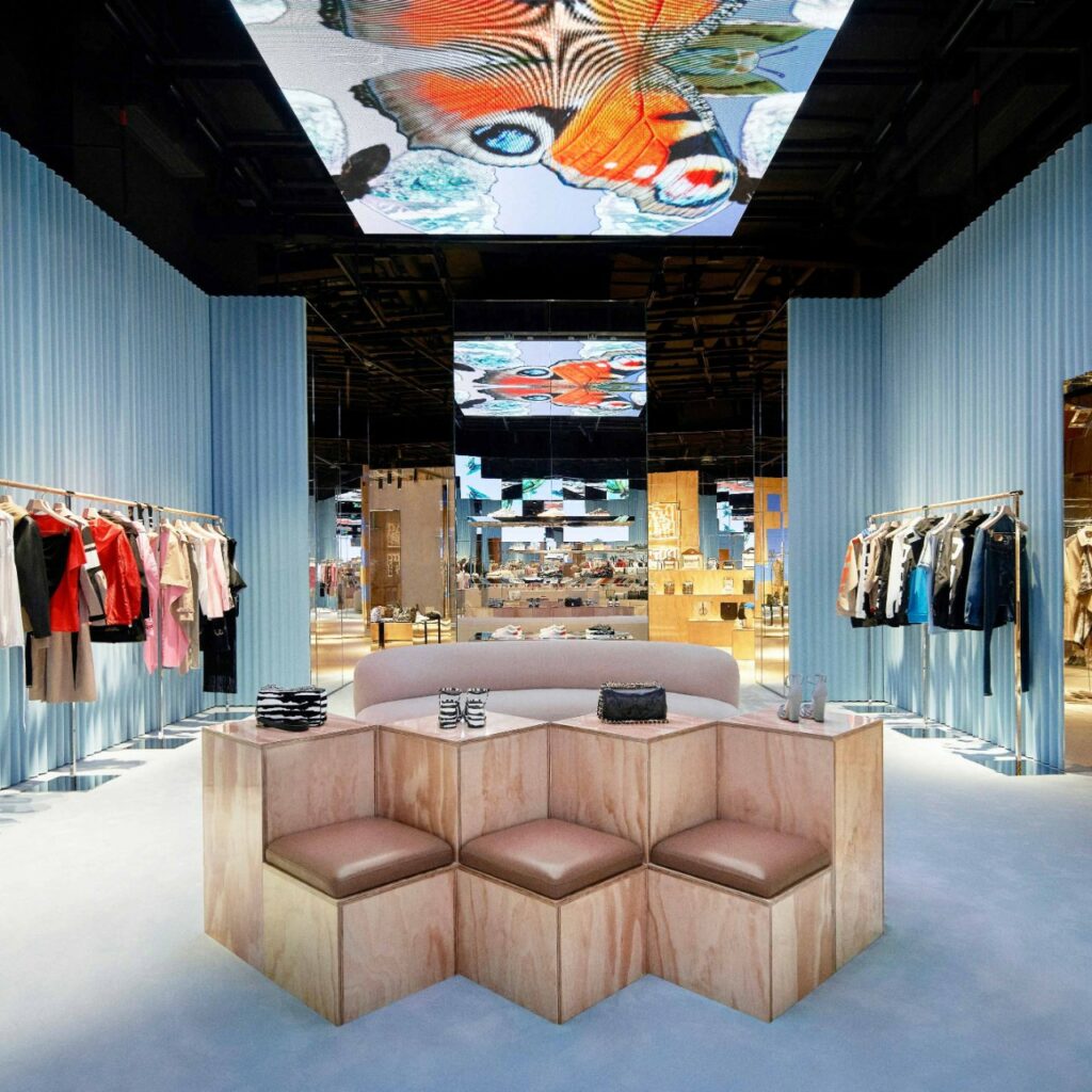 Burberry online 2025
