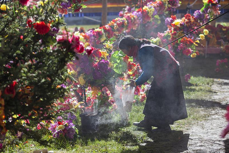 http://religionnews.com/wp-content/uploads/2017/07/webRNS-TIBETAN-PRAYER09-072017.jpg