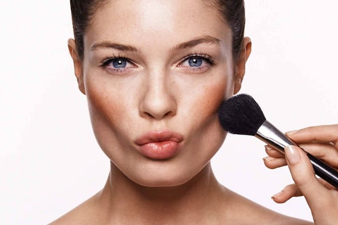 Mode-Make-up Frühling-Sommer 2022: 5 Haupttrends