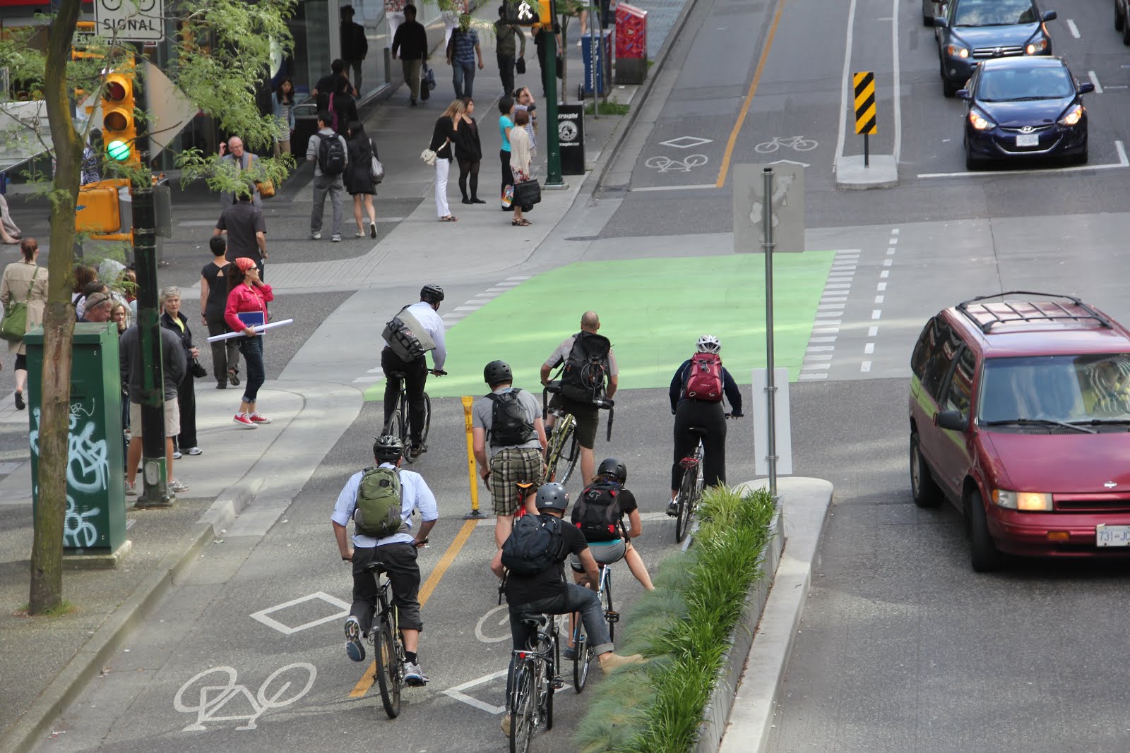 Dunsmuir_Separated_Bike_Lanes_104.jpg