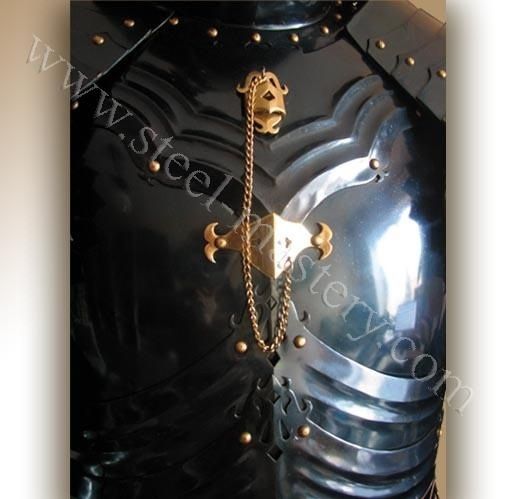 gothic_style_cuirass_with_ribs.jpg